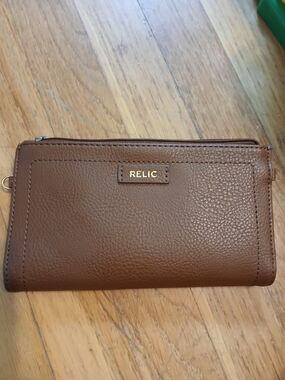 Relic Brown Leather Zip Wallet